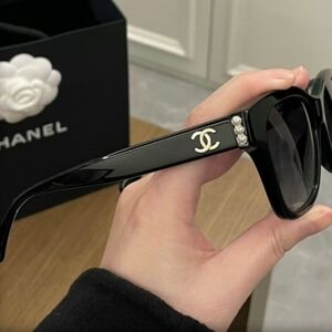 CHANEL SUNGLASSES PearlsBlack. Lenses: Gray, Polarized Ref.5482H C622/S8